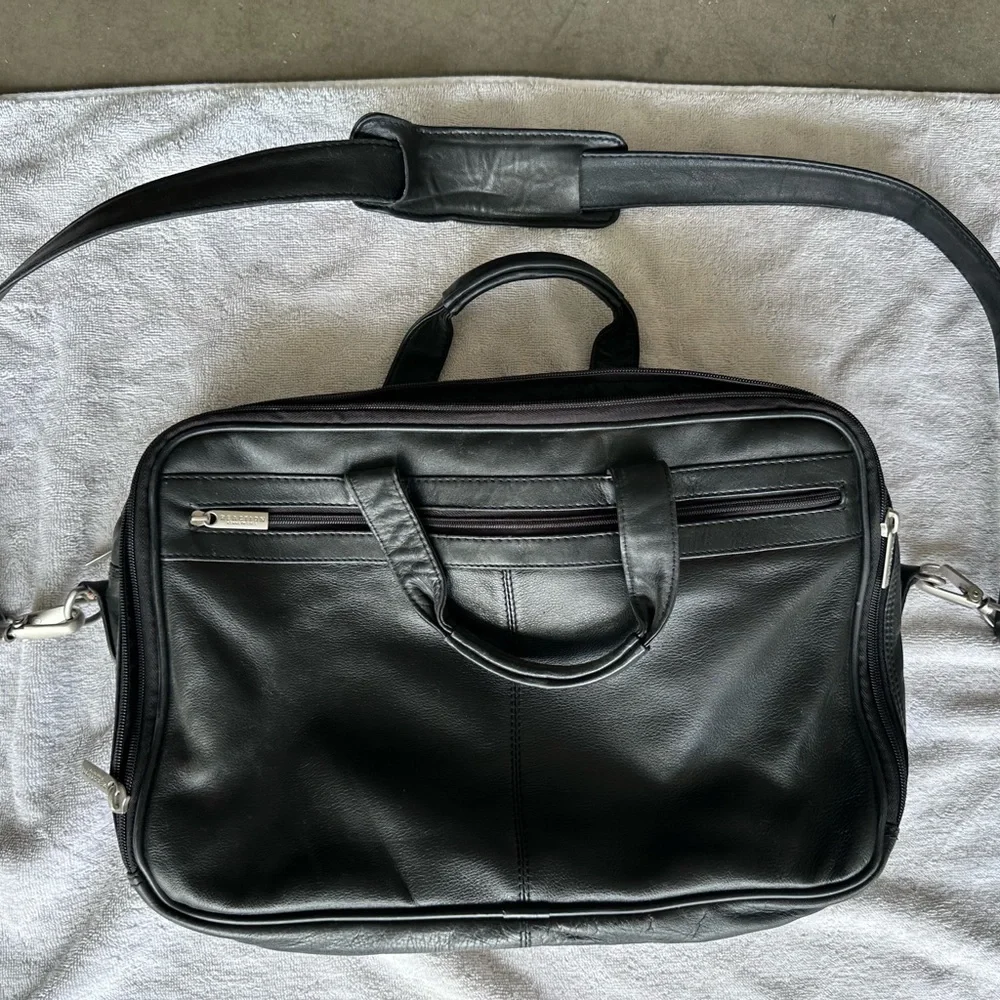 Kenneth Cole leather computer shoulder bag